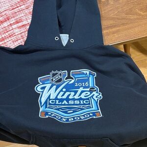Mens xxl hooded sweatshirt!! NHL winter classic 2016